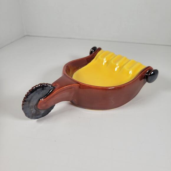 Vintage Yellow and Brown Spur Ashtray with Handle, Mid-Century Modern Farmhouse - Picture 7 of 15